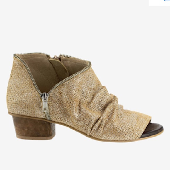 “NEW” Unity in Diversity Sage Sandal - Picture 2 of 11